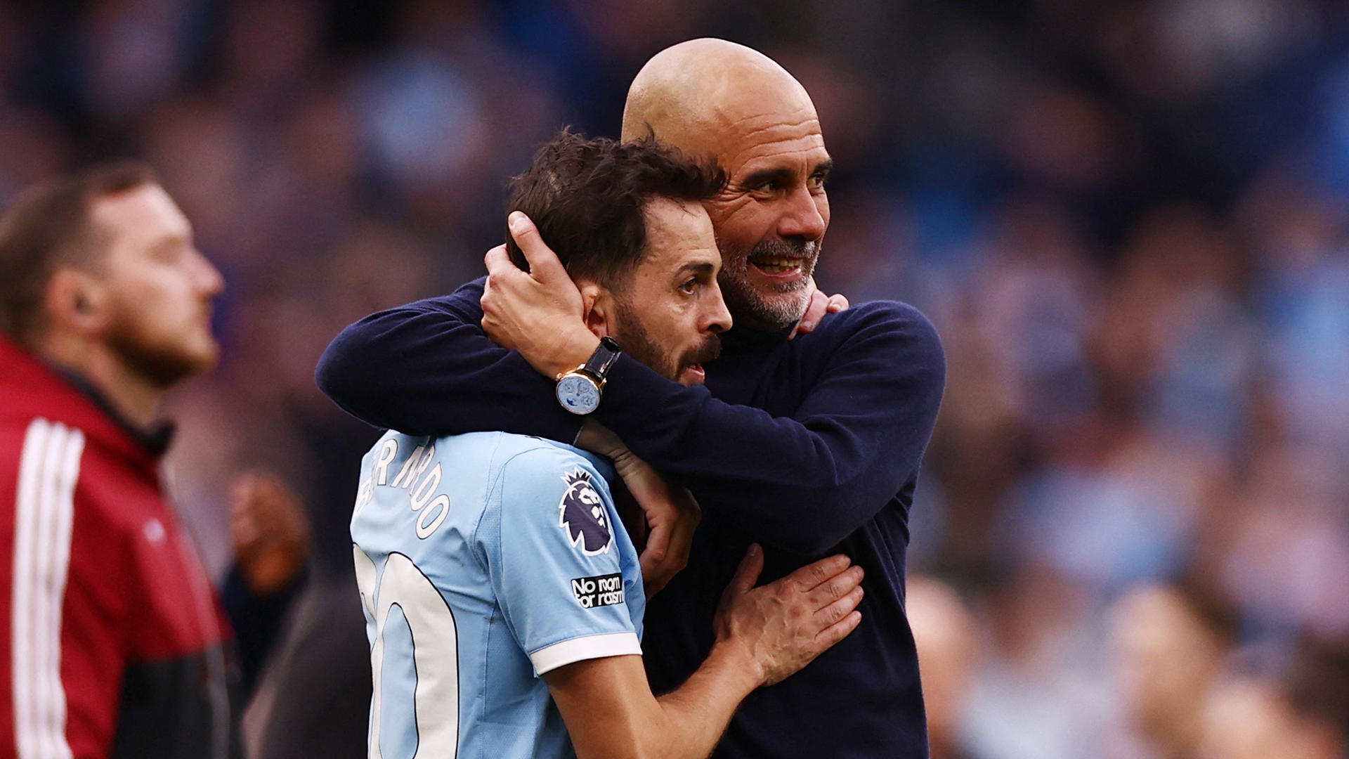Pep Guardiola y Bernardo Silva durante un partido del Manchester City.